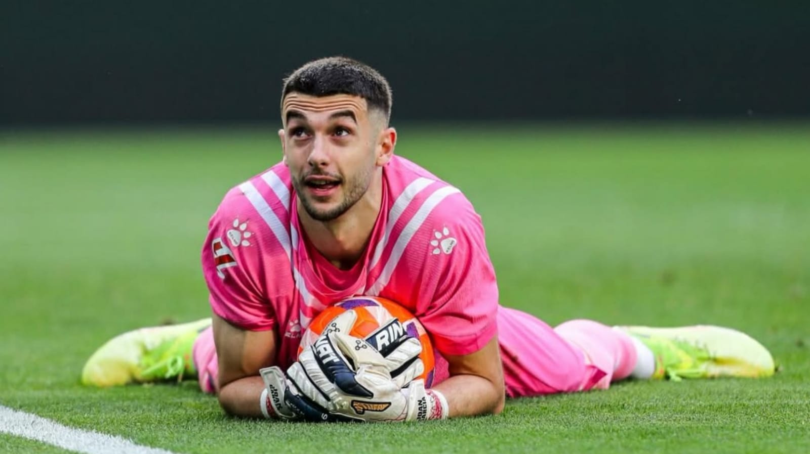 Barcelona Tertarik Bawa Joan Garcia ke Camp Nou