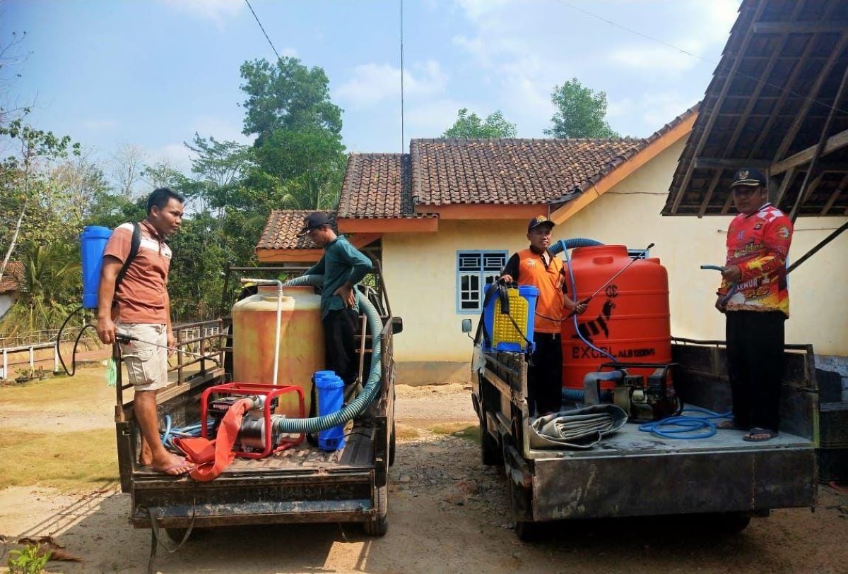 Masyarakat Desa Keroyokan Atasi Karhutla di OKI, Mobil Bak Terbuka Jadi Armada ‘Tempur’