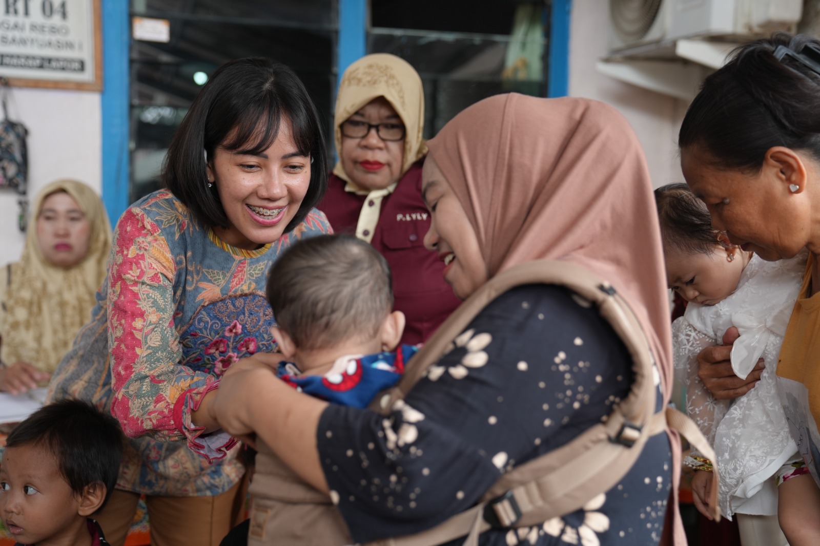 AKSI NYATA! Kilang Plaju Sebar Paket PMT bagi Ratusan Balita dan Ibu Hamil di Sungai Rebo!