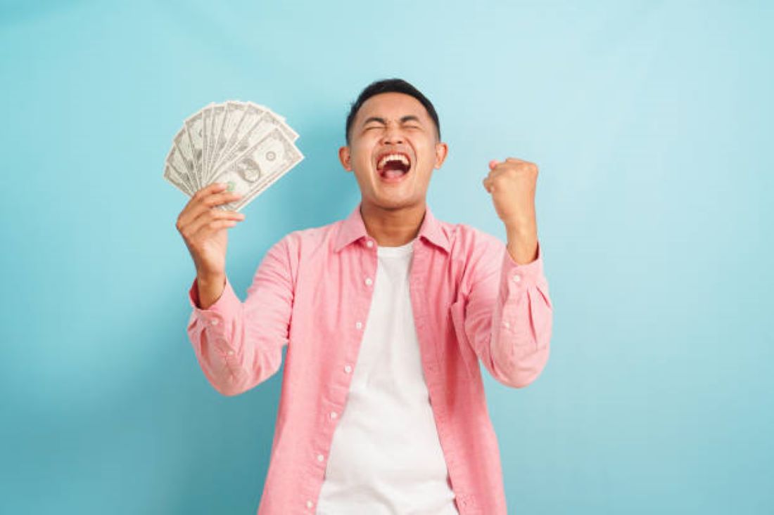 PANEN REZEKI! Ini 4 Zodiak Paling Beruntung di Bulan Agustus 2025