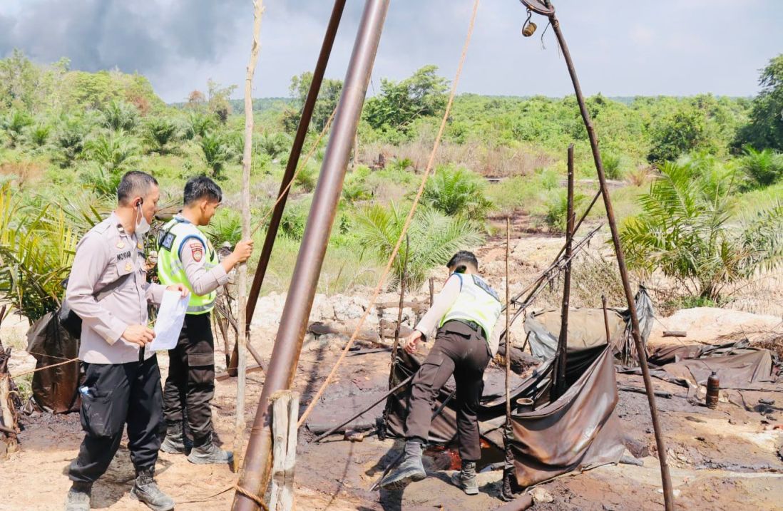 Satgas Gakkum Minyak dan Masakan Ilegal Muba Langsung Bertindak, Tutup 93 Sumur di Sungai Parung
