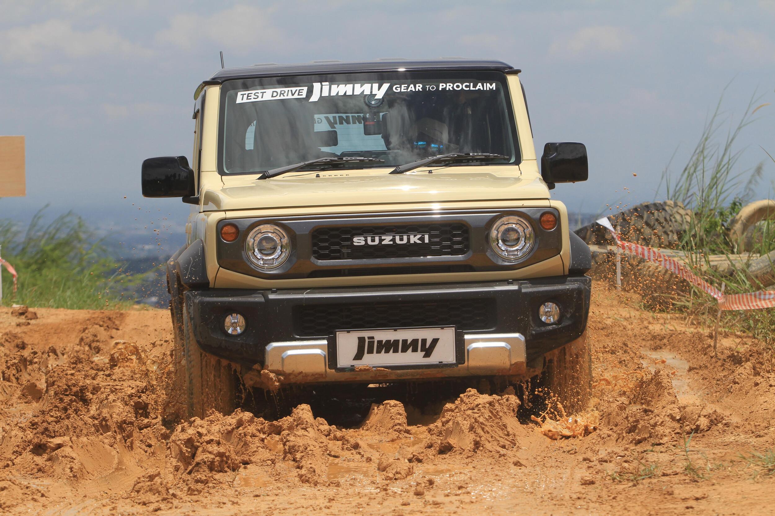 Suzuki Jimny 5-Door Raih Penghargaan Mobil Terbaik 2024, Ini Fitur Andalannya!