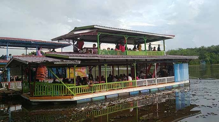 Berkah Liburan Sekolah, Pemilik Kapal Apung di Danau Aur Musi Rawas Banjir Rezeki