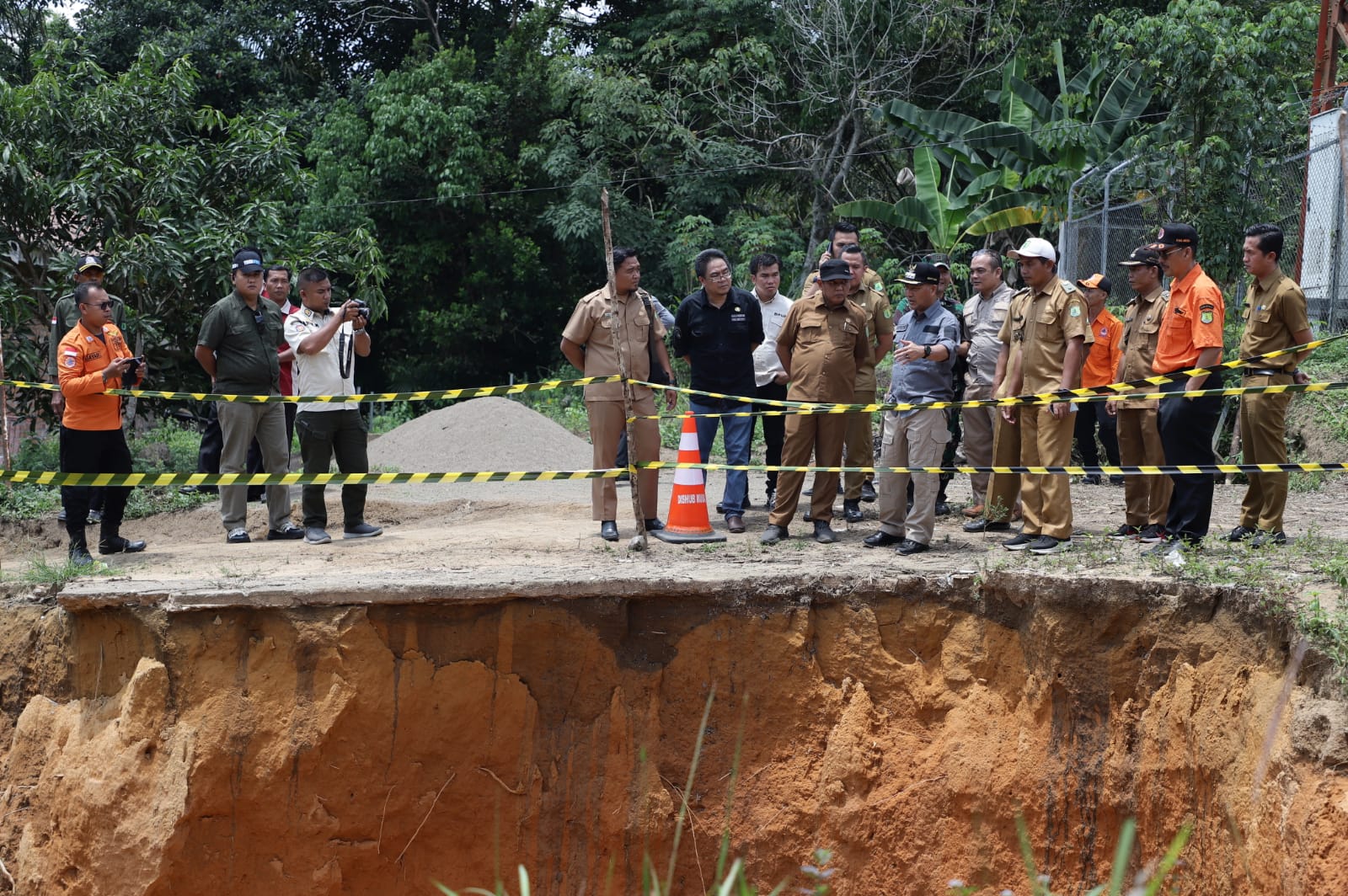 Usai Tinjau Longsoran di Desa Tanang Abang, PJ Bupati Muba Bergeser ke Desa Berlian Makmur