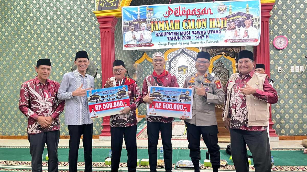 Wujud Pelayanan Prima! Polres Muratara Kawal Ketat Keberangkatan Jemaah Haji dari Masjid Baitus Saleh