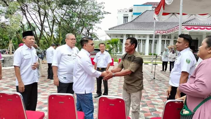 Dukung TKM, 10 Kelompok di Muratara Terima Kambing dan Uang Tunai