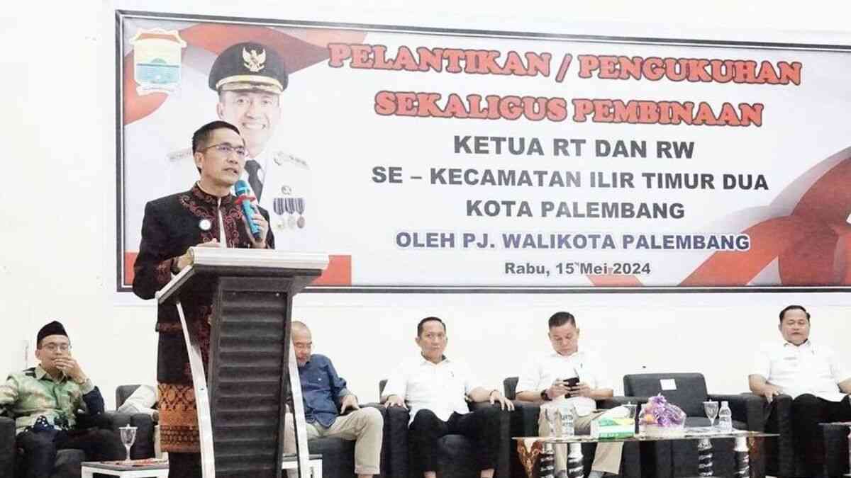 Pj Walikota Palembang Ratu Dewa Lantik RT dan RW Se-Kecamatan Ilir Timir II, Kenaikan Insentif Lagi Dirumuskan