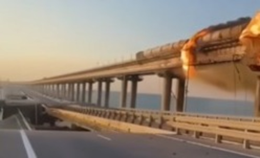 Jembatan Simbol Pencaplokan Krimea oleh Rusia Dihantam Ledakan 
