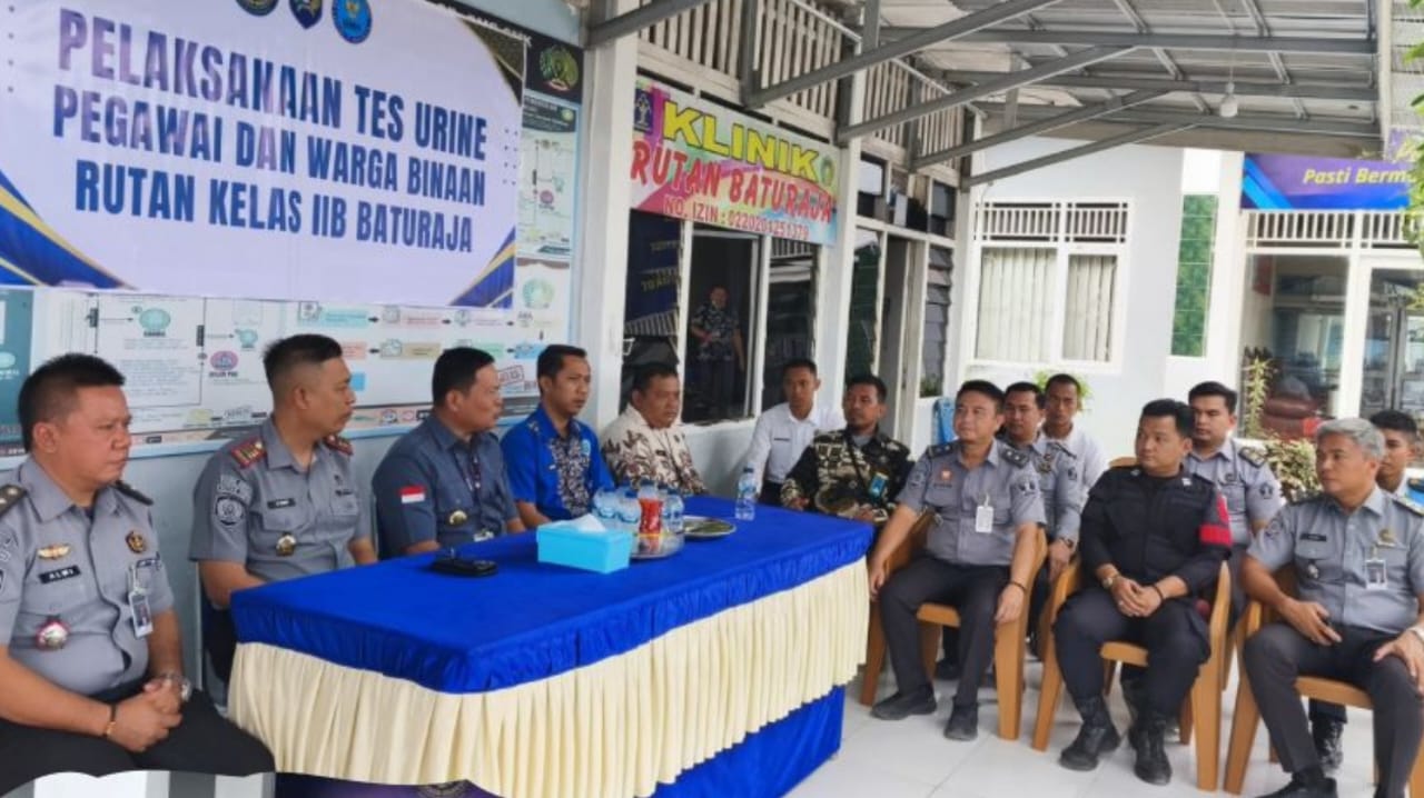 Rutan Kelas IIB Baturaja Gelar Tes Urine Pegawai dan Warga Binaan Bersama BNNK OKU Timur Hasilnya...