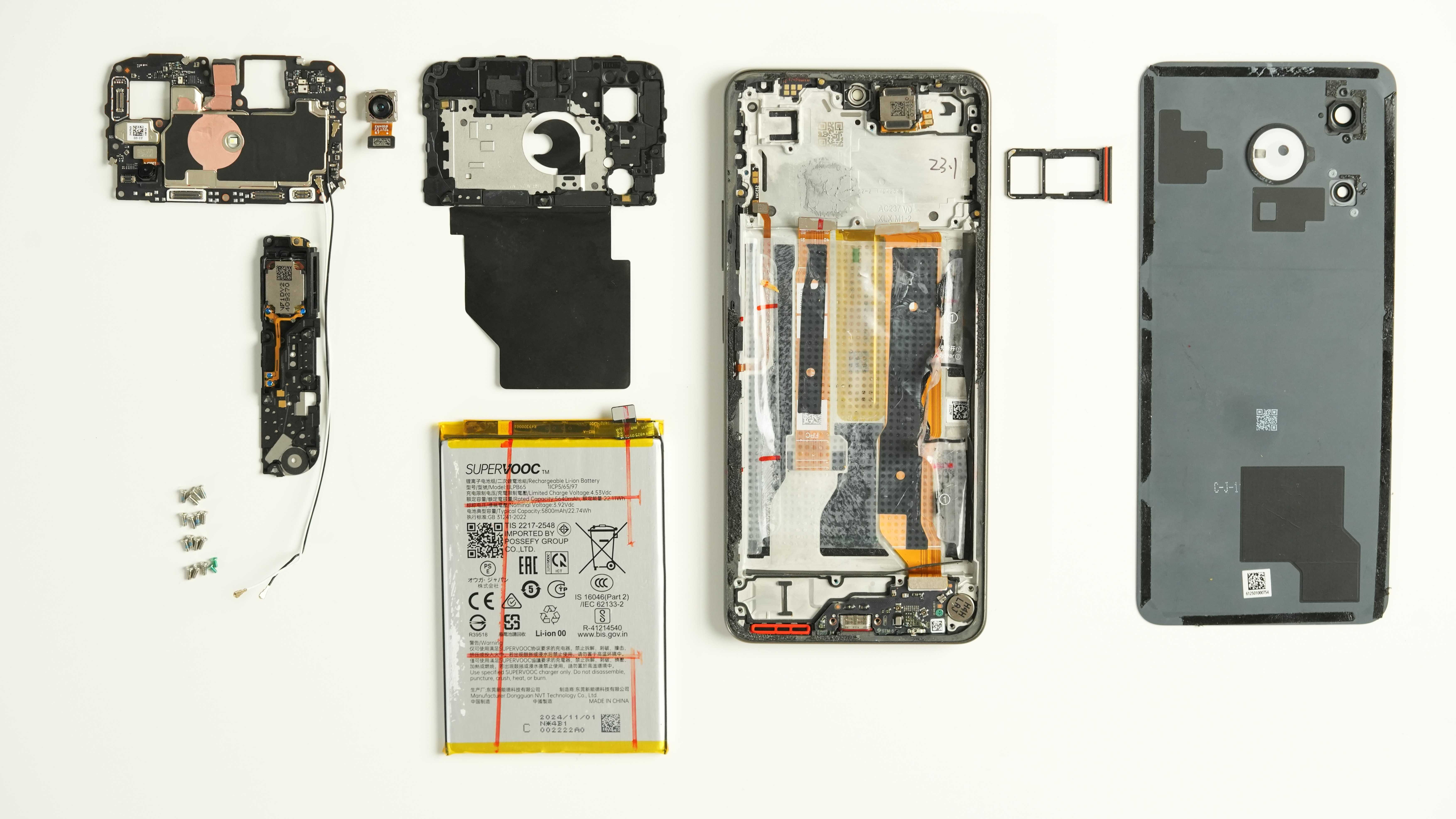 OPPO A5 Pro Uji Ketangguhan, Bongkar Bagian Dalam untuk Bukti Keandalan, Tahan Segala Kondisi