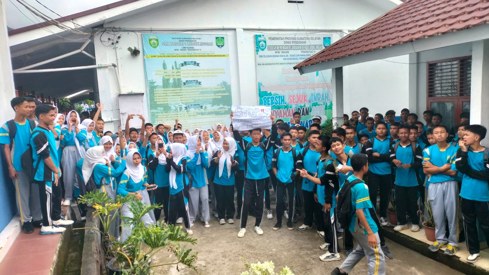 Pelajar SMKN 1 Lubuklinggau Demo Soal Dugaan Pungli dan Chat Rayuan yang Dilakukan Oknum Guru  