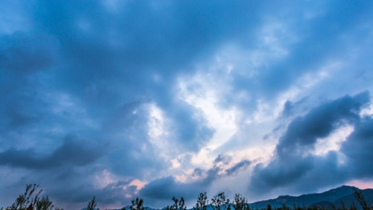 Cuaca Sumsel Hari Ini: Mayoritas Berawan, Pagar Alam Kabur, Prabumulih Diguyur Hujan Ringan!