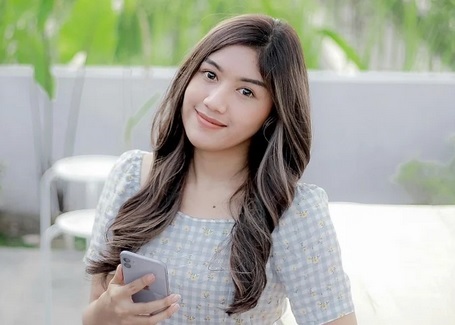  Pesona Erina Gudono Bakal Calon Istri Kaesang 