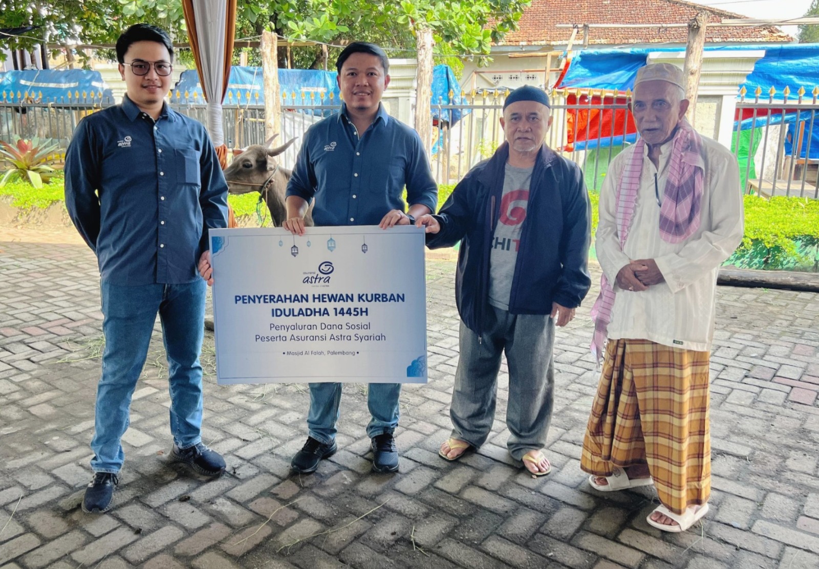 Asuransi Astra Buana Palembang Salurkan Sapi Kurban ke Masjid Al Falah, Serentak di 12 Kota di Indonesia