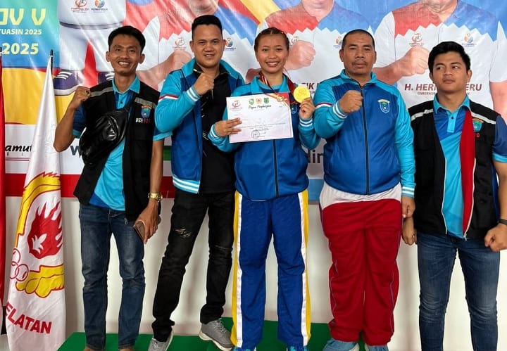 Putri Saskia Ekana Sumbang Medali Emas Cabor Kick Boxing Putri OKI