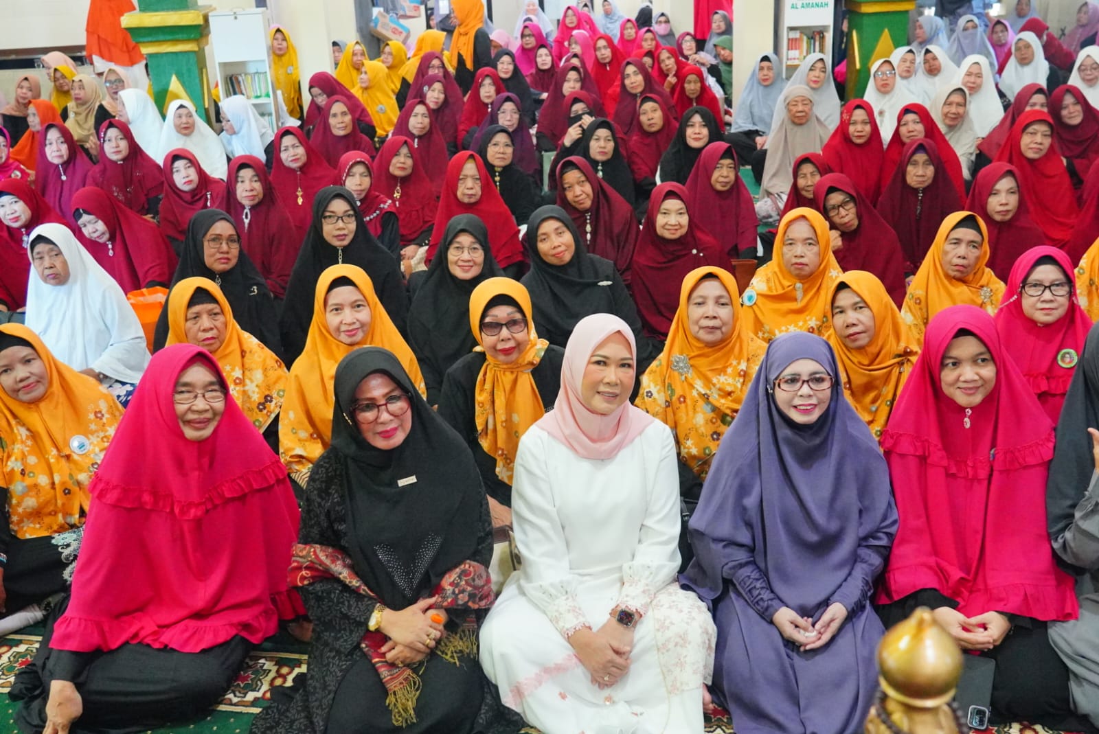 Feby Deru Ajak Warga Sukarami Jaga Silaturahmi lewat Pengajian FKMT