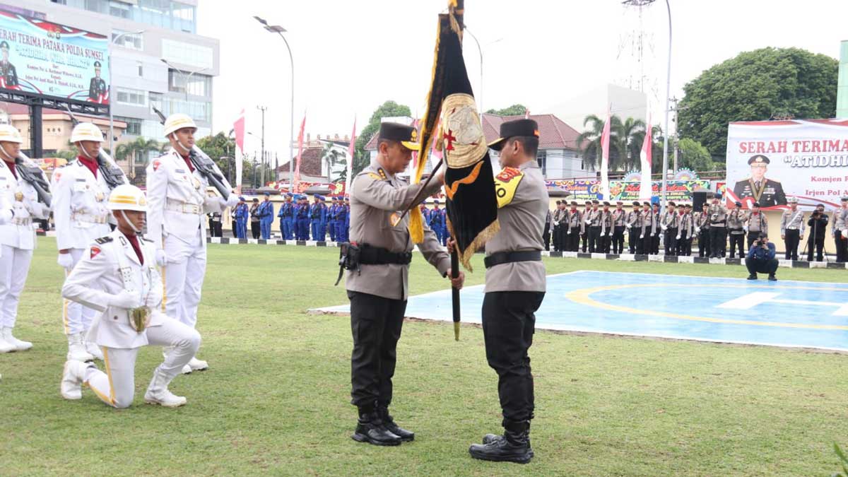 Irjen Andi Rian Resmi Jadi Kapolda Sumsel, Polda Sumsel Gelar Upacara Serah Terima Pataka