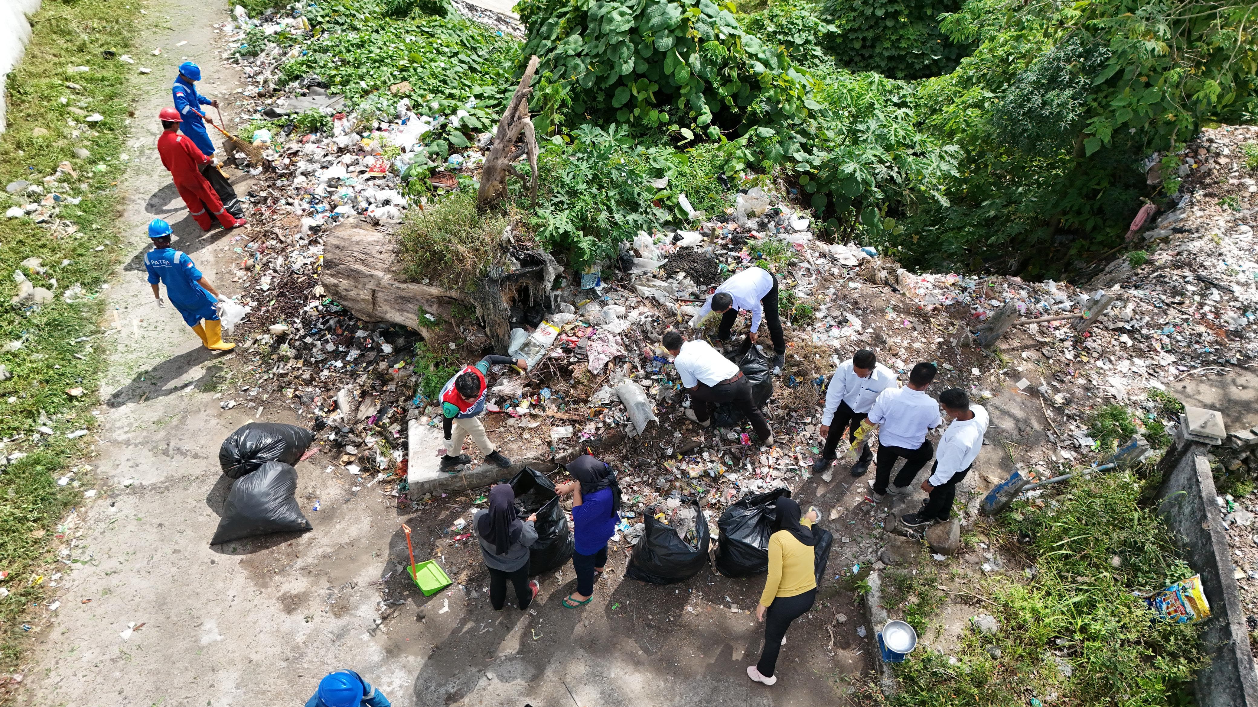 Peringati Hari Lingkungan Hidup, Pertamina Ubah Sampah Jadi Taman TOGA di DAS Kelingi