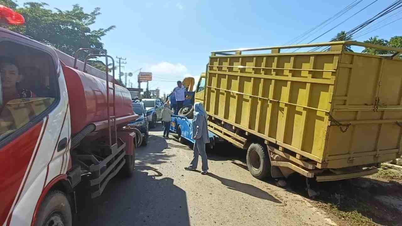 Gerak Cepat! Dishub PALI Evakuasi Truk Terguling di Jalan Merdeka Handayani Mulya