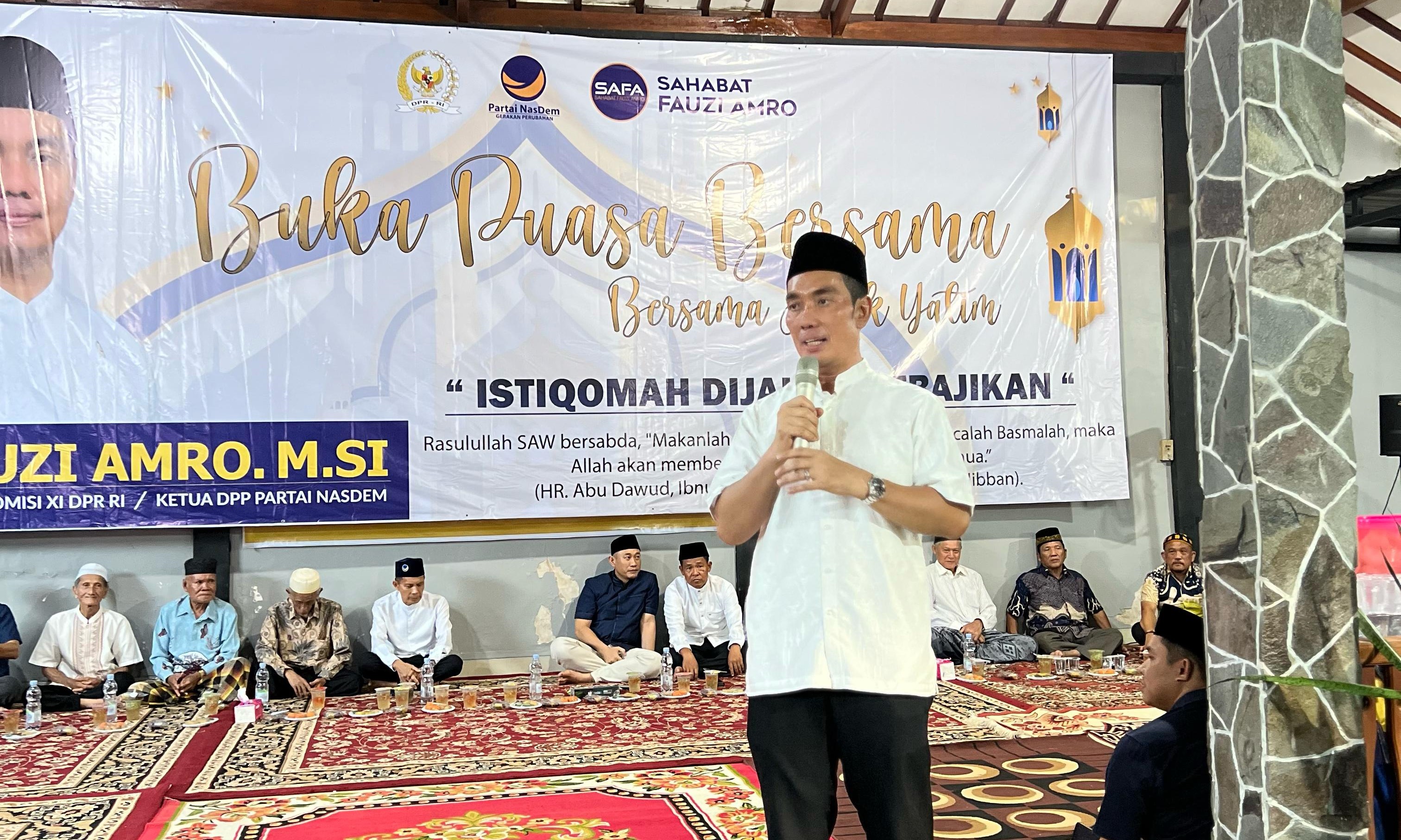 Anggota DPR RI H Fauzi Amro Gelar Buka Bersama Masyarakat dan Santuni Anak Yatim di Rawas Ulu