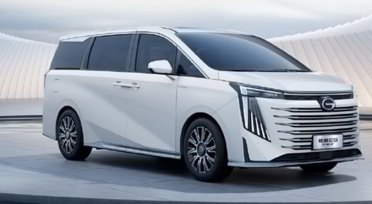 Toyota Alphard Dapat Pesaing, Harganya Lebih Murah, Ada Fitur Pijatnya, Minat Gak Nih? 