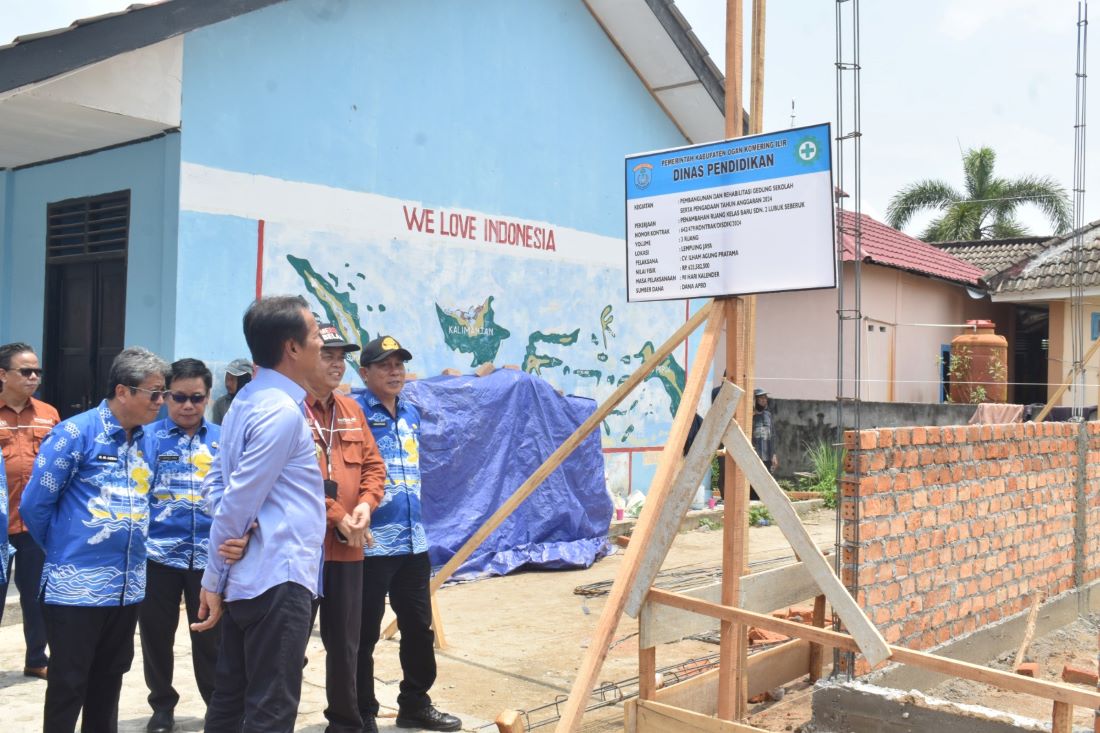 Tinjau Proyek Sekolah, Ini Harapan Pj Bupati OKI Asmar Wijaya