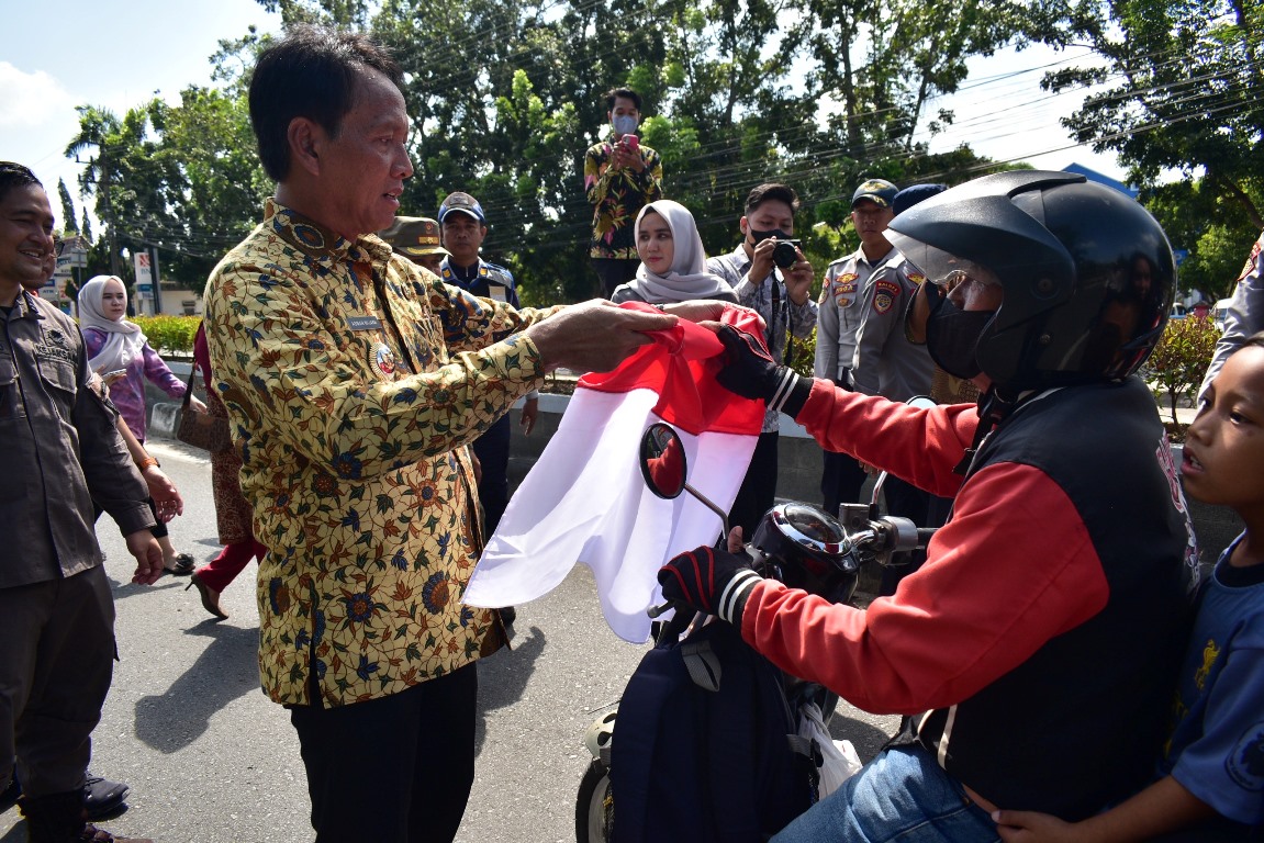 GRATIS! Pemkab OKI Bagikan 1.500 Bendera Merah Putih, Ini Tujuannya