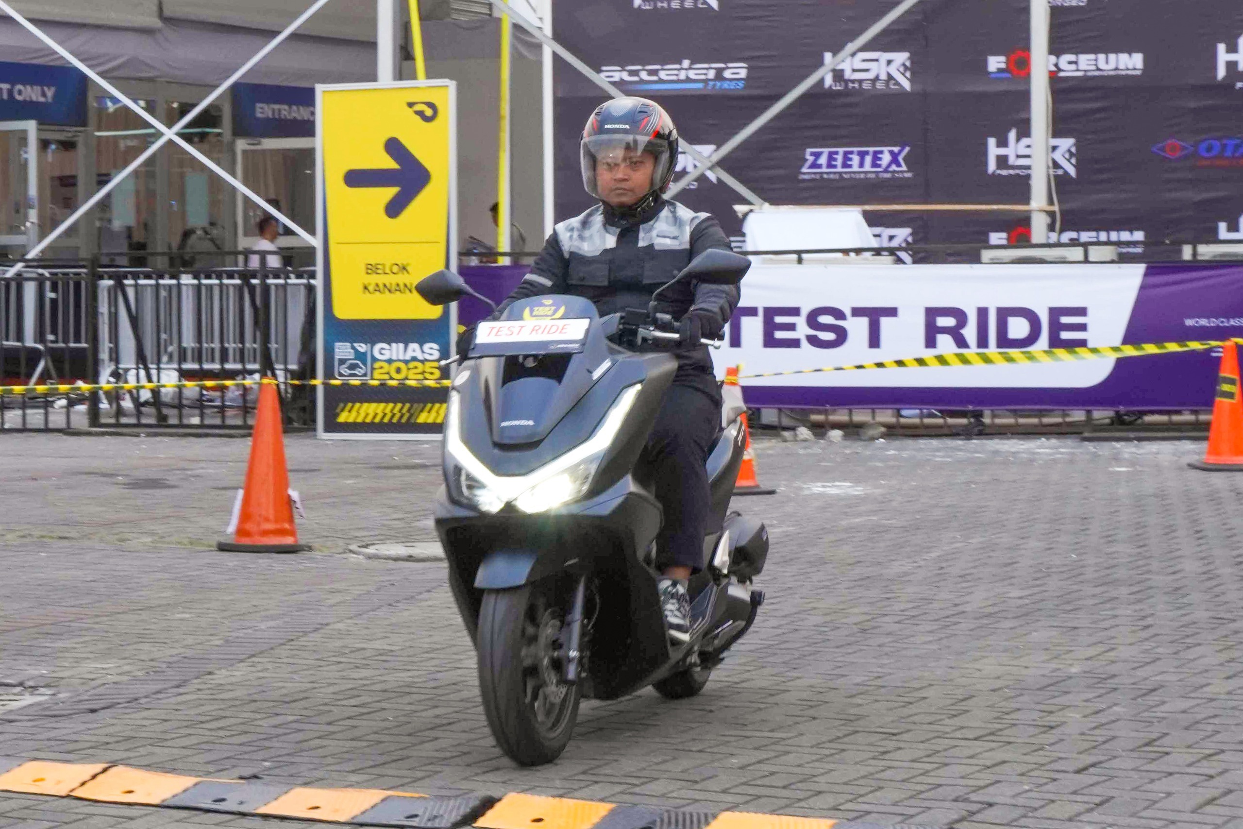 Mengulas Fitur Canggih di New PCX160 Roadsync, Motor Matic Honda yang Laris di GIIAS 2025