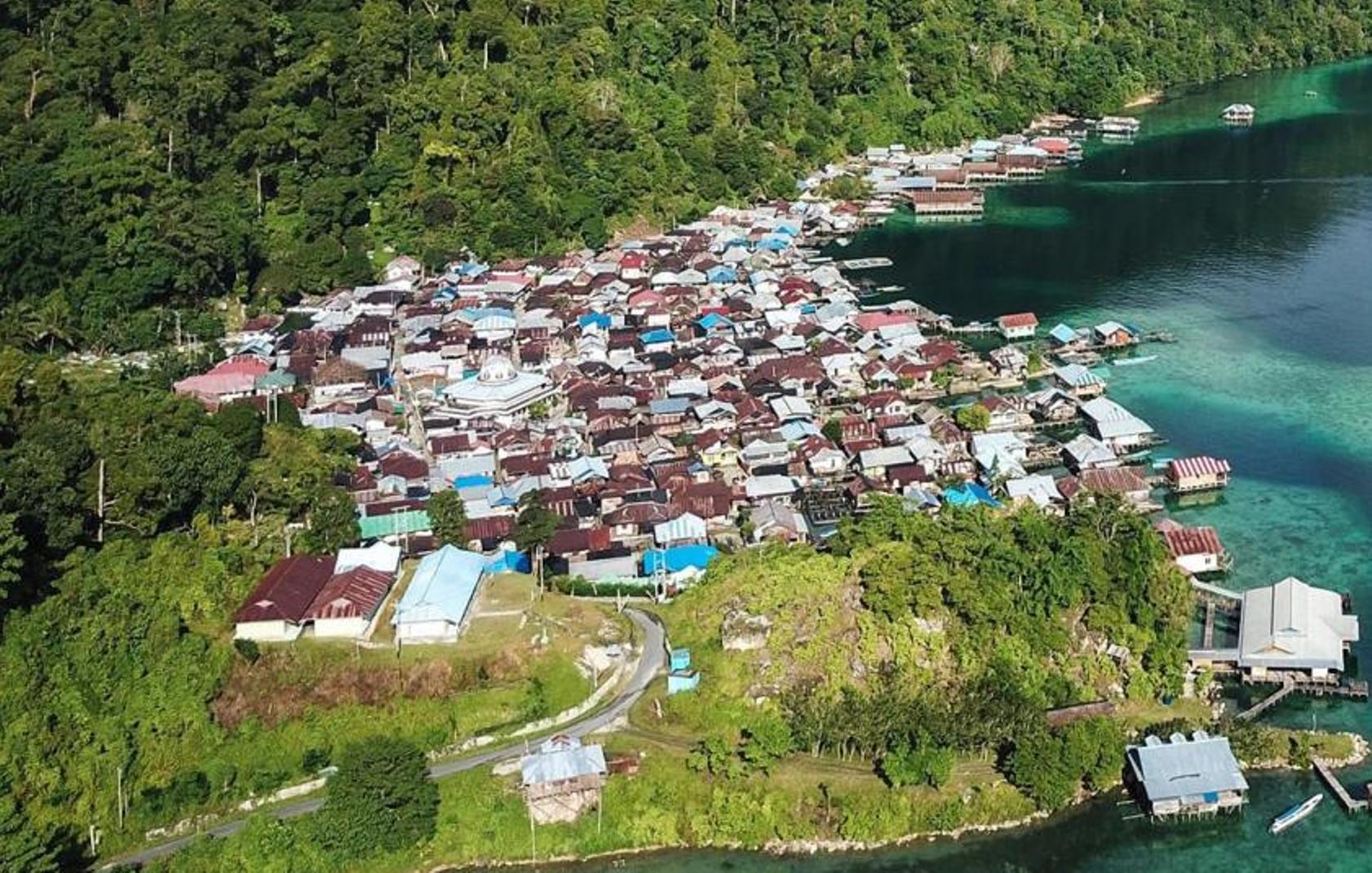 Desa Unik di Maluku Tengah, Ada Sungai Sangat Jernih Mengalir di Tengah Desa dan Tak Pernah Kering