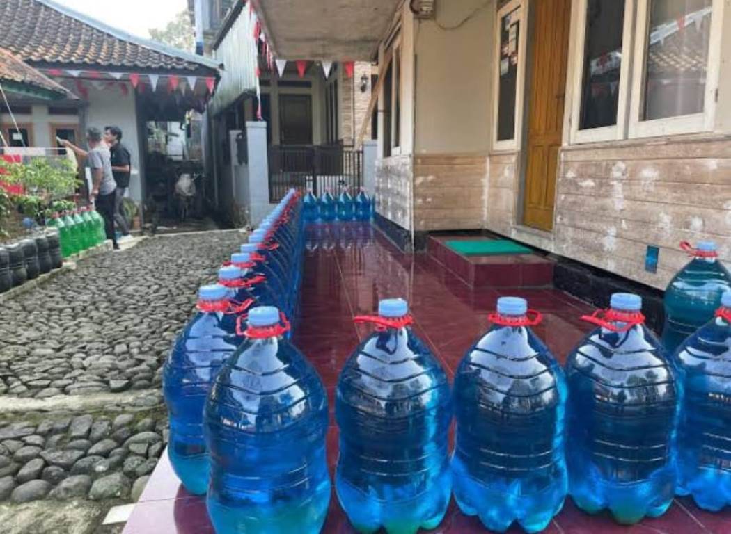 Unik Banget! Kampung Terpencil di Cianjur Selatan Ini Semua Pagar Rumahnya Bikin FYP