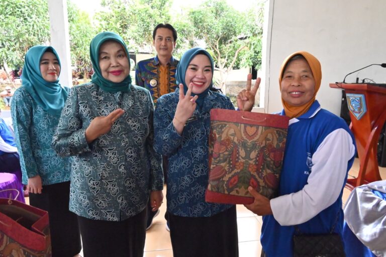  Hari Lansia di Jarai Area ‘Banjir’ Doorprize