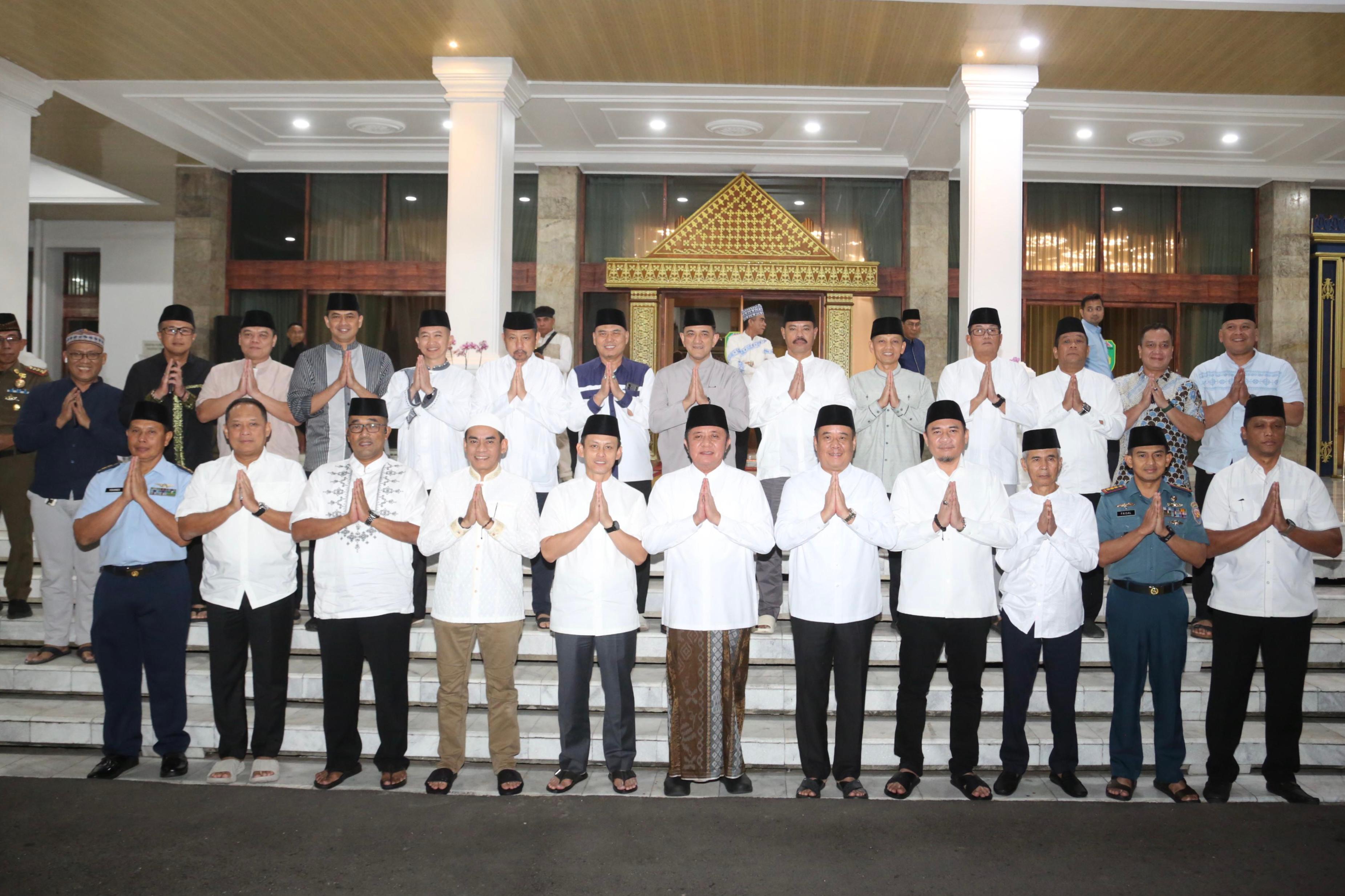 Herman Deru Buka Puasa Bersama Forkopimda, TNI-Polri dan Tokoh Agama, Ajak Jaga Ukhuwah dan Keakraban