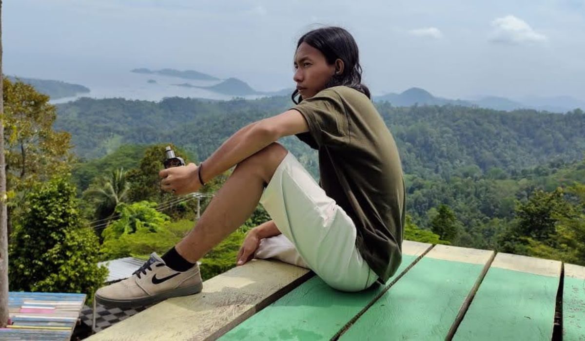 Kenalan Yuk dengan Si Gondrong Ganteng Ini, Dia Salah Satu Pemuda Pecinta Alam dari Empat Lawang 