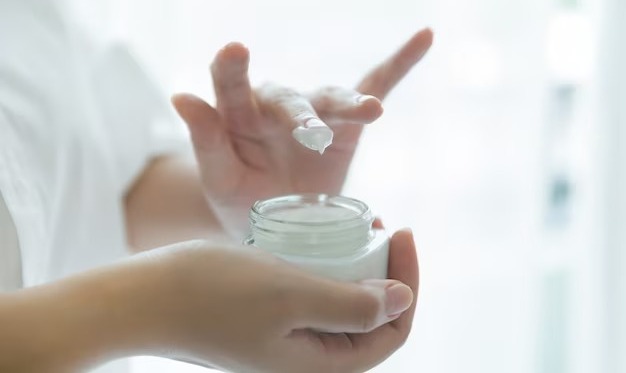 6 Manfaat Ceramide untuk Perawatan Kulit Wajah, Siap Bantu Perbaiki Skin Barrier Kamu yang Rusak!