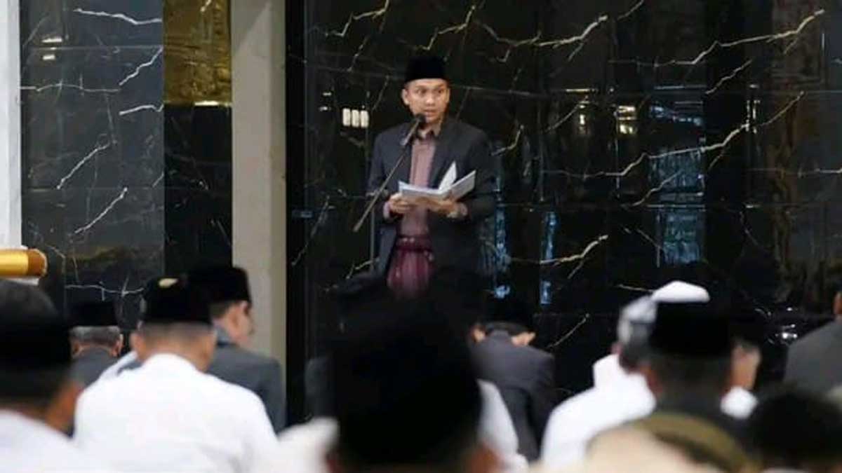 Pemkab Ogan Ilir Kurban 17 Sapi, Bupati Panca dan Wabup Ardani Shalat Ied di Masjid Agung An-Nur 
