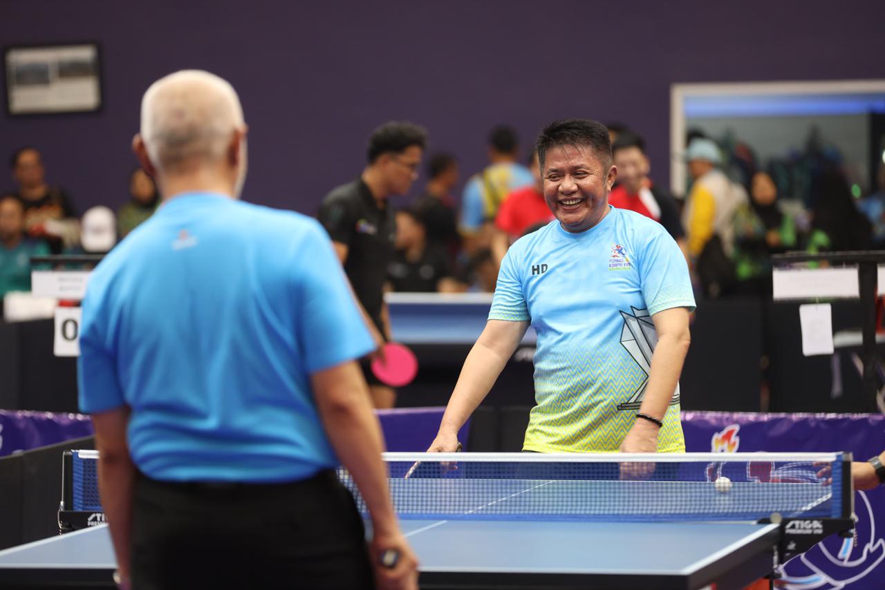 Tenis Meja Kepala Daerah di PORNAS XVII KORPRI, Herman Deru Buktikan Semangat Sportivitas