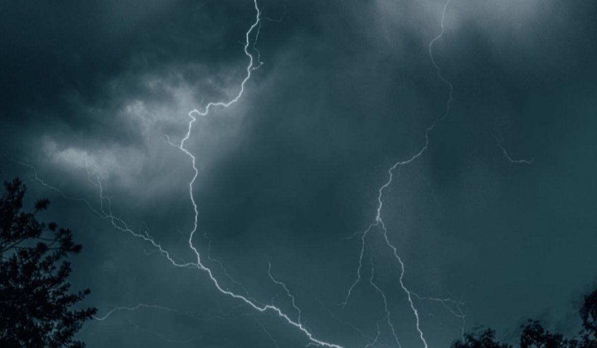 Prakiraan Cuaca BMKG Rabu 25 Oktober 2023, Hati-hati! Empat Lawang Diprediksi Hujan Petir di Jam-jam Ini