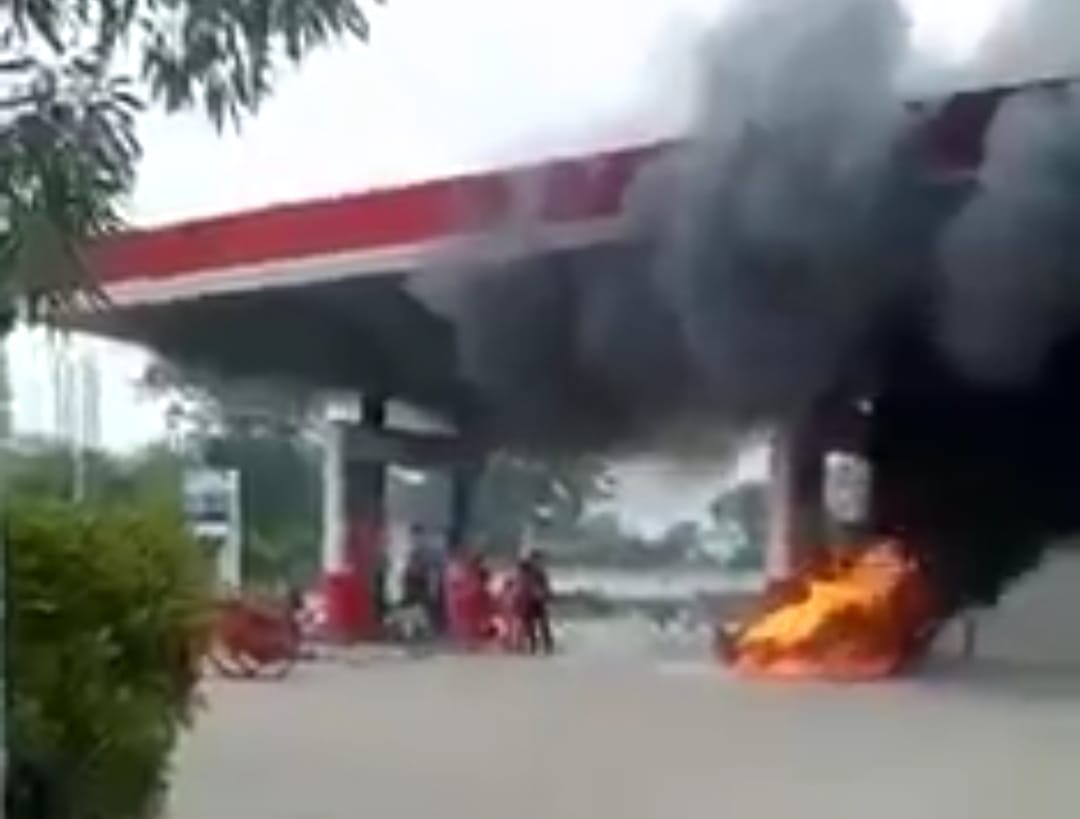 Motor Thunder Terbakar di SPBU Lubuk Linggau, Videonya Viral di Medsos