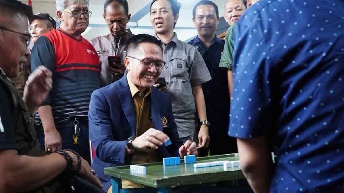 Pj Walikota Palembang Main Gaple Bareng ASN dan Wartawan,  Ramaikan Pertandingan Gaple Diskominfo