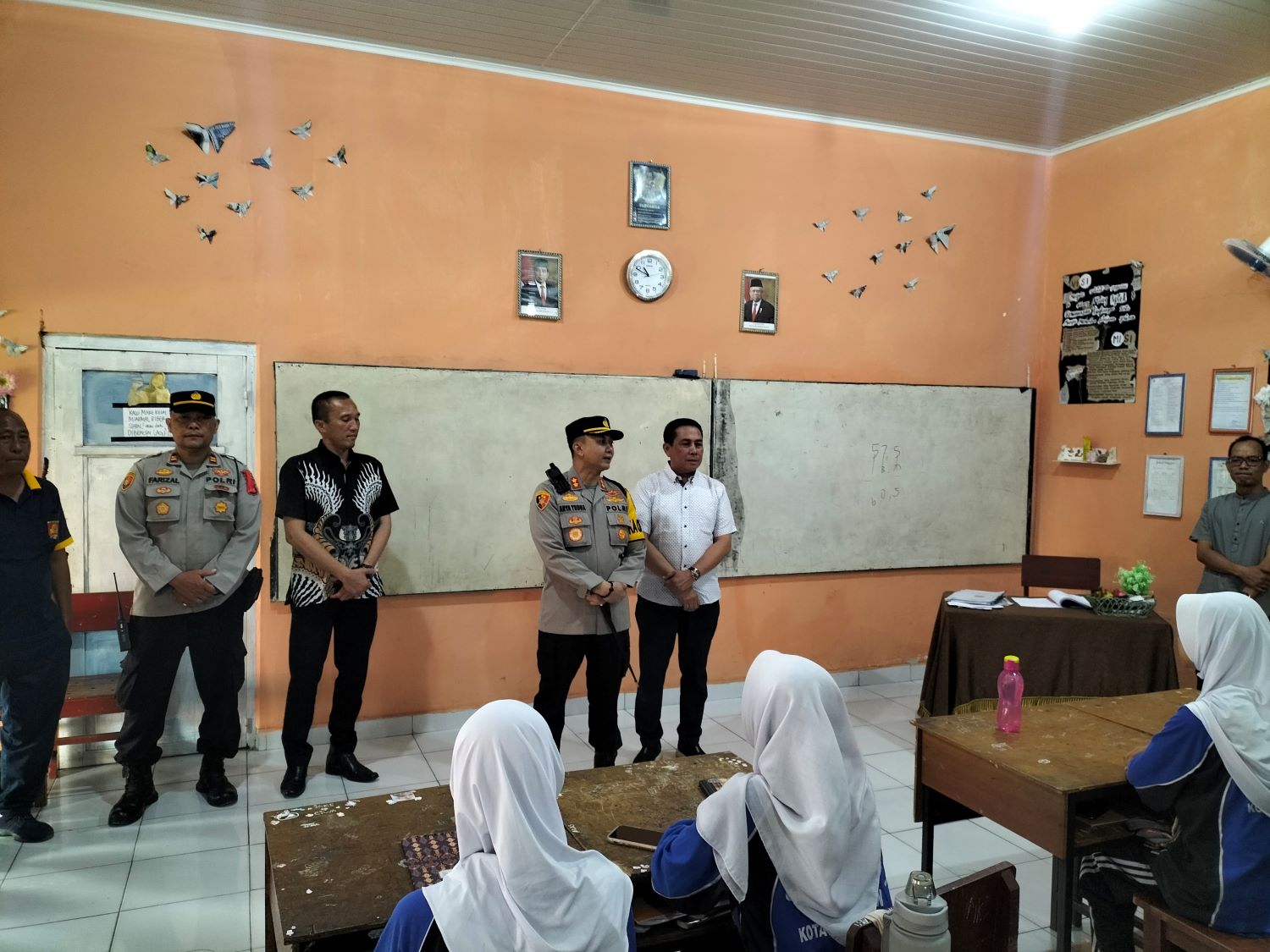 Kunjungi Sekolah, Kapolres Lubuklinggau AKBP Indra Arya Yudha Ingatkan Pelajar Bijak Gunakan Gadget 
