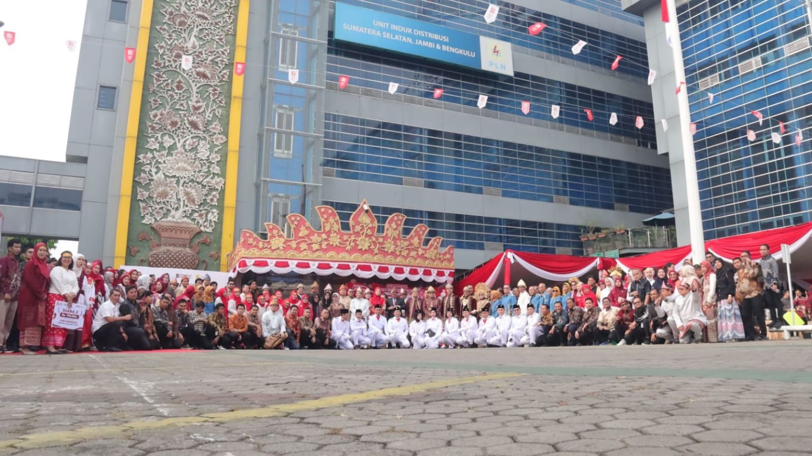 PLN Icon Plus SBU Sumbagsel Khidmat Ikuti Upacara HUT ke-81 Republik Indonesia