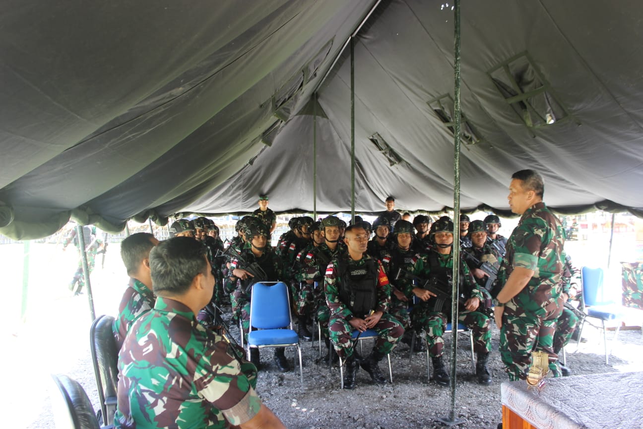 Pangdam II/Swj Kunjungi Satgas Pamtas RI-PNG Yonif Raider 142/KJ di Papua