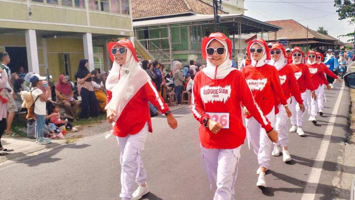 CAKEP! Srikandi PWI OKI Ramaikan Lomba Gerak Jalan Ketepatan Waktu HUT Ke-79 RI