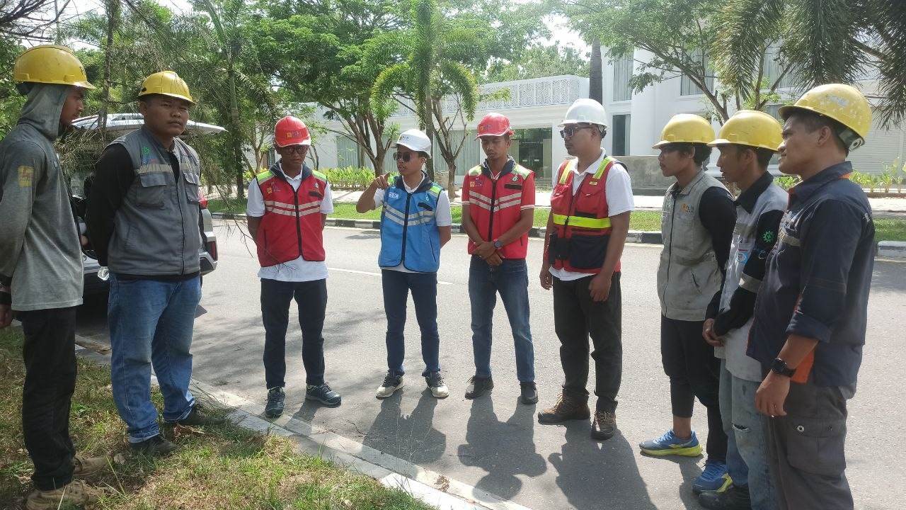 Optimalkan Jaringan di Bangka, PLN Icon Plus Lakukan Perapihan dan Right of Ways (ROW) Akses Kabel FO Bandara