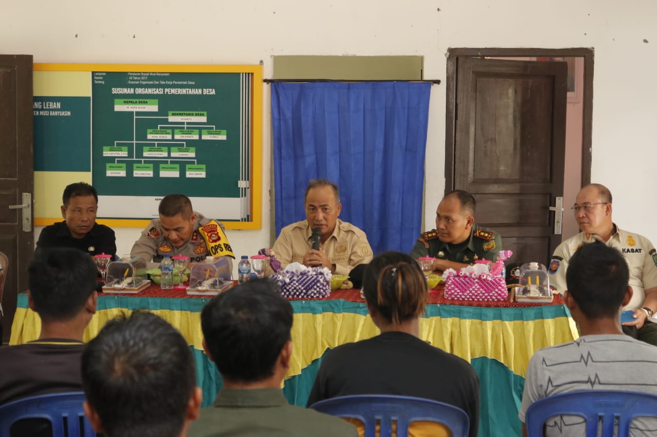 Pemkab Musi Banyuasin Bantu 5 KK Terdampak Aktifitas Minyak Ilegal di Desa Talang Leban