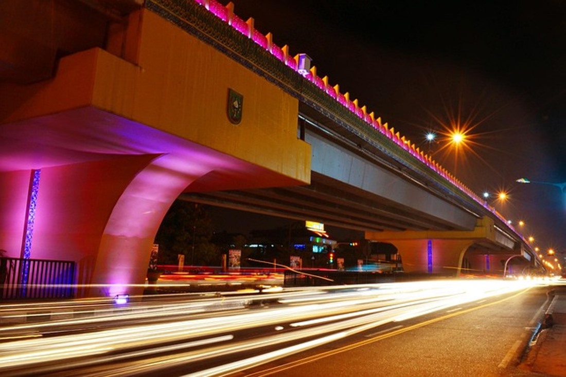 TANPA PEMBEBASAN LAHAN! Jalan Tol Layang di Sulawesi Selatan Jadi Akses Transportasi Internasional