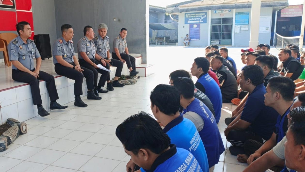 Penguatan Komitmen Zero Halinar, Kepala Rutan Kelas IIB Baturaja Berikan Pengarahan kepada Warga Binaan