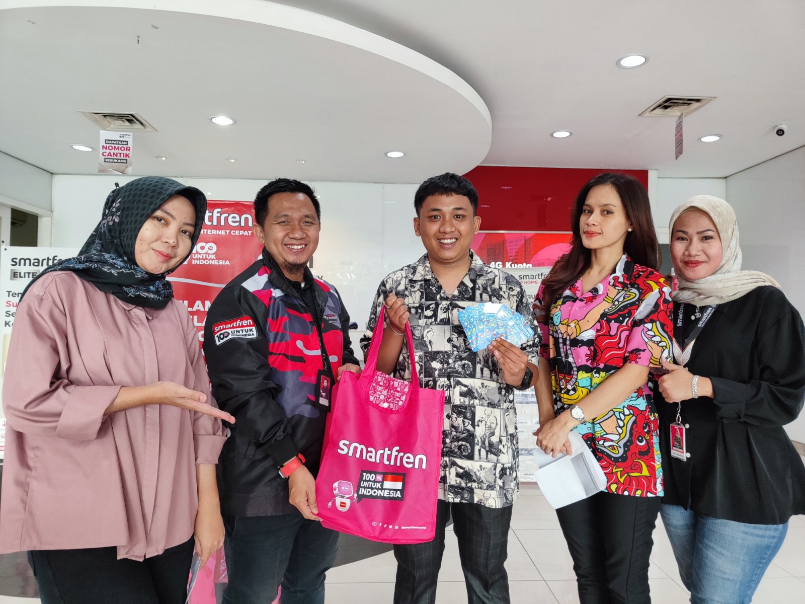 Banjir Hadiah! Smartfren Berikan Hadiah untuk Pelanggan Setia di Sumsel, Tukar Poin Dapat Voucher Belanja