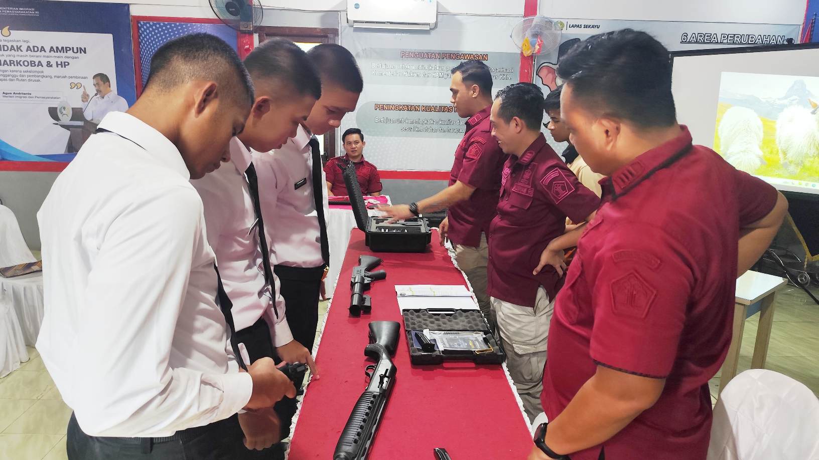Lapas Sekayu Kenalkan Tata Cara Penggunaan Senjata Api Bagi 5 CPNS yang Baru
