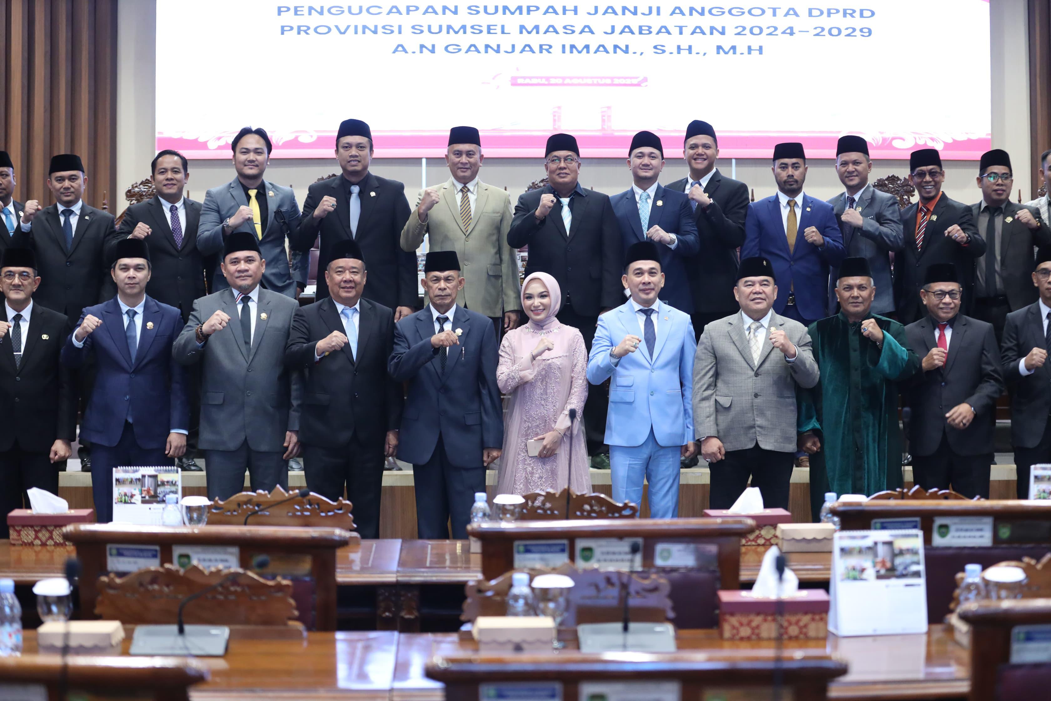Rapat Paripurna PAW DPRD Sumsel, Ganjar Iman Resmi Dilantikan Gantikan Syamsul Bahri